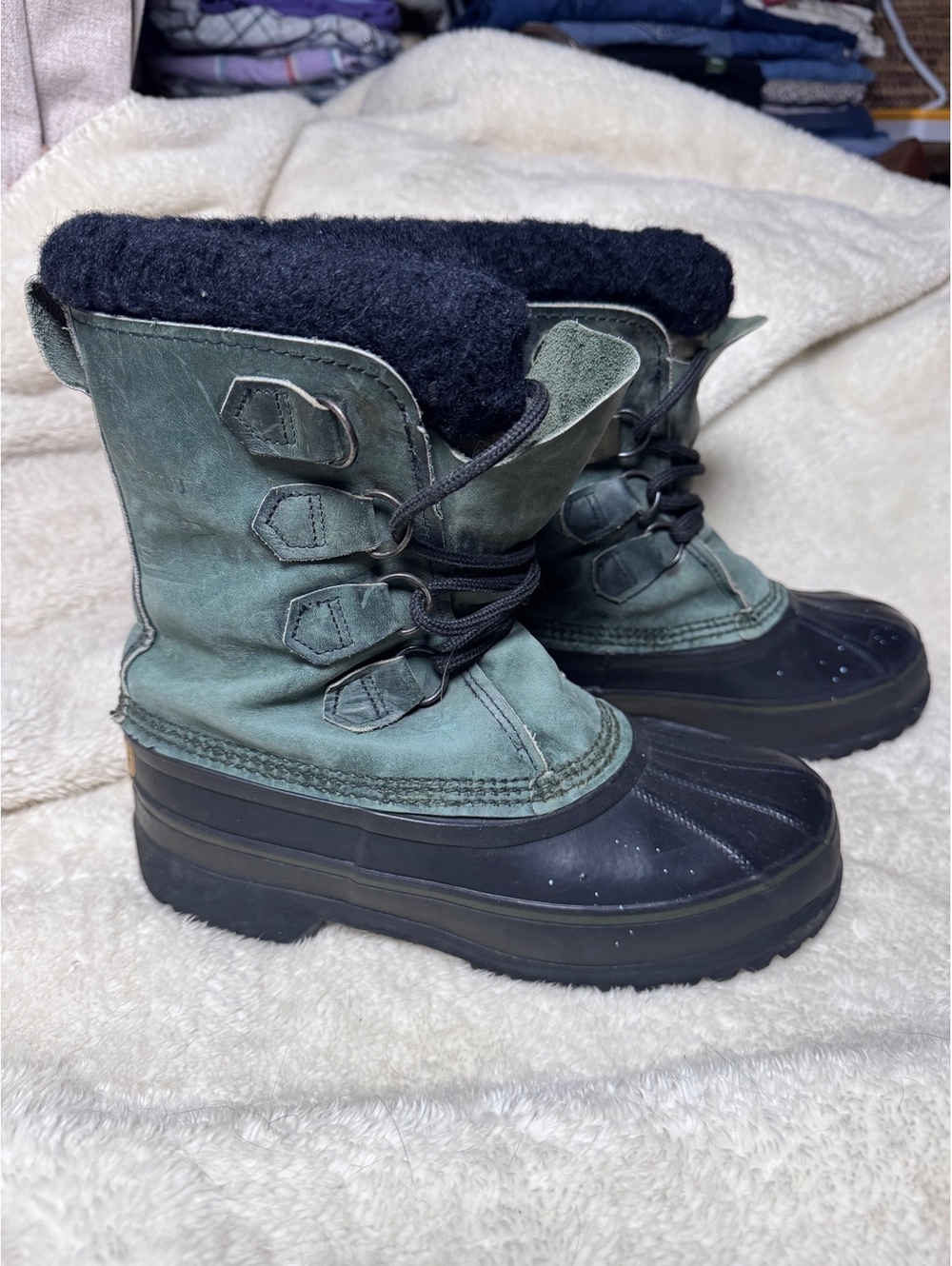 Sorel Women's Winter Boots Size 8 Green and Black Waterproof Snow Boots